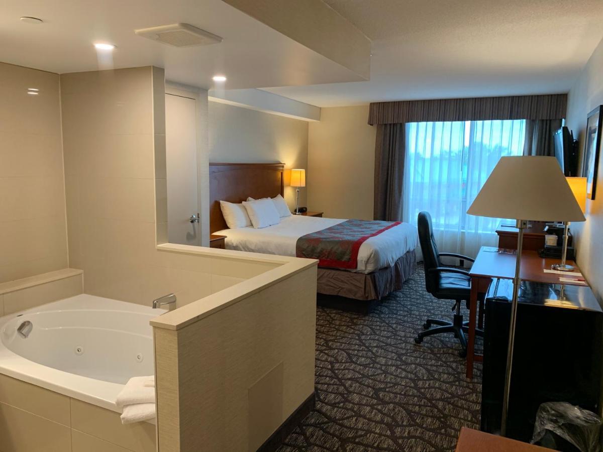 Ramada By Wyndham Niagara Falls By The River Extérieur photo