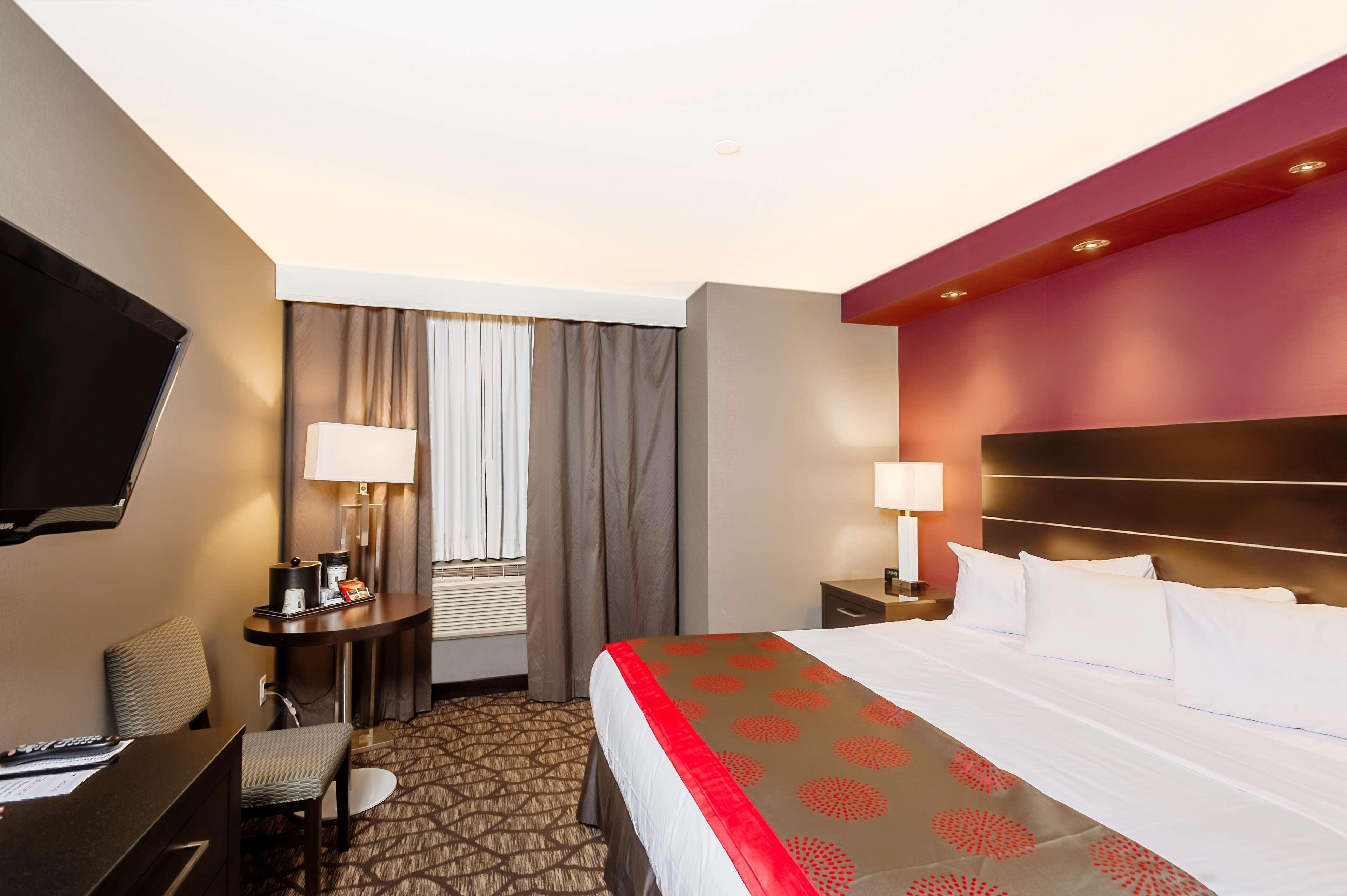Ramada By Wyndham Niagara Falls By The River Extérieur photo
