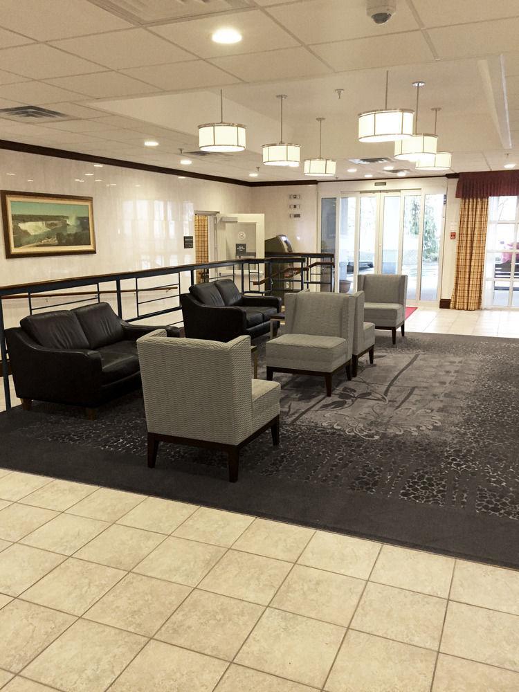 Ramada By Wyndham Niagara Falls By The River Extérieur photo