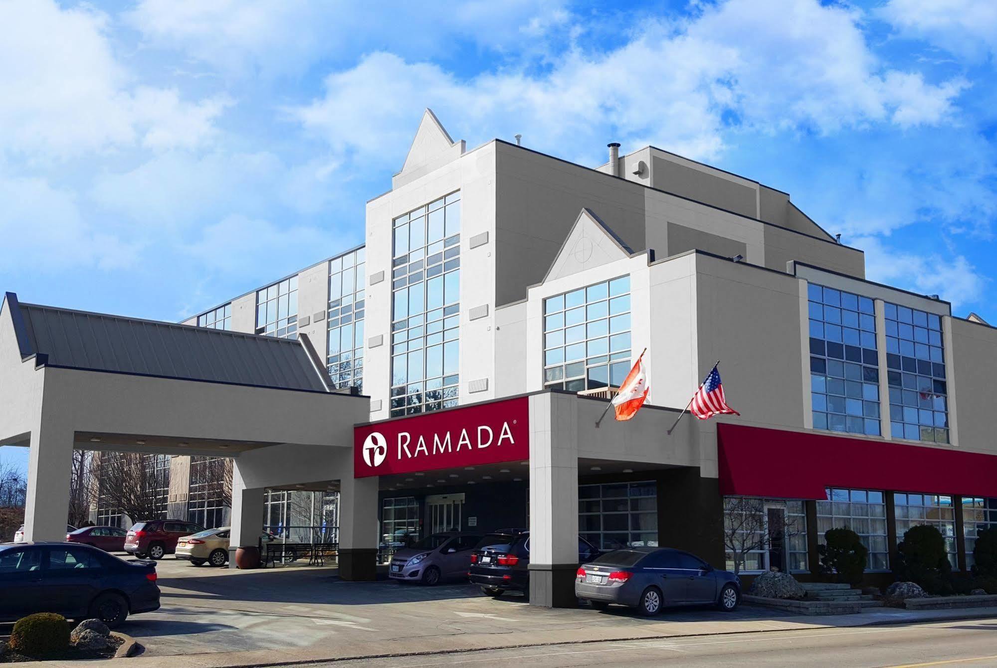 Ramada By Wyndham Niagara Falls By The River Extérieur photo
