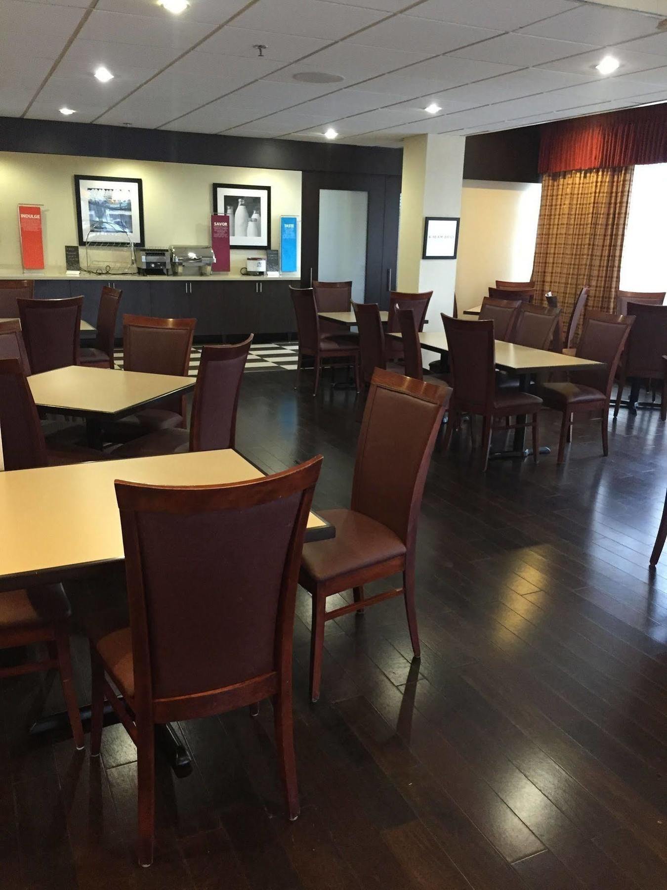 Ramada By Wyndham Niagara Falls By The River Extérieur photo